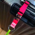 Sangle à bagages en nylon avec boucle métallique fixée sur la poignée de valise - Rose rouge