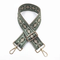 Dettaglio della tracolla per borsa in tessuto jacquard etnico con moschettoni dorati - Cachi Scuro su Verde