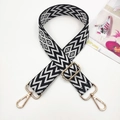 Tracolla larga regolabile con ricamo geometrico bianco e nero e ganci in metallo dorato - Fibbia Oro / Nero con Bianco