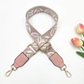 Dettaglio tracolla ricamata rosa con fibbia regolabile e gancio in metallo dorato - Fibbia Oro / Base Beige Rosa