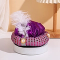Cappello da sultano Aladino in raso viola con paillettes rosse, perla e piuma bianca - Viola