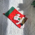 Großer Weihnachtsstrumpf mit Weihnachtsmann-Stickerei für Dekoration und Geschenke - Rot Grün Color Block Weihnachtsmann