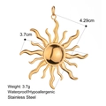 Grande ciondolo a sole in acciaio inossidabile placcato oro 18k con design da 4,29 cm - Stile Sole (P240019)