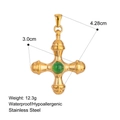 Ciondolo a croce in acciaio inossidabile placcato oro 18k con gemma verde, largo 3cm - Stile Croce Smeraldo (P2405004)