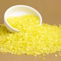 Pietre di citrino naturale lucido in una ciotola di ceramica bianca per decorazione - Aggiunta Ghiaia Giallo Limone Di 3-5 Mm / 100 g