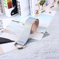 Damen Stoffgürtel aus Nylon in Beige mit blauen Buchstaben und silbernen D-Ring Schnallen - Blau