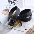 Ceinture noire pour femme en cuir avec surpiqûres blanches et boucle métallique carrée - Boucle Ovale Texturée