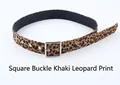 Detail eines erdfarbenen Gürtels mit Leopardenmuster, Silberschnalle und Metallösen - Viereckschließe Erdgeld Leopard (100cm)