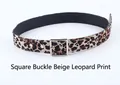 Détail de la boucle carrée argentée et motif léopard sur une ceinture blanc cassé - Boucle Carrée Léopard Blanc Cassé (100cm)