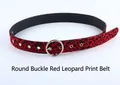 Détail de la ceinture léopard rouge avec boucle ronde argentée et œillets métalliques - Boucle Ronde Léopard Rouge (100cm)