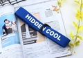 Nahaufnahme des dunkelblauen Nylon-Gürtels mit weißem Aufdruck und schwarzer D-Ringschnalle - HIDDENCOOL Druck (Blau) / Blau