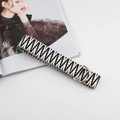 Minimalistischer gewebter Nylon-Stoffgürtel mit schwarz-weißem Wellenmuster und Doppel-D-Ringen - Schwarze Zickzack-Welle