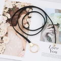 Elegante cintura in corda intrecciata nera con fibbia rotonda dorata e nappine - Nero