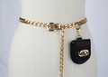 Cintura a catena in metallo dorato per jeans con una piccola borsa in pelle nera - Catena Oro Fibbia Rotonda (Con Mini Borsa)