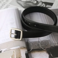 Cintura minimalista in pelle nera per uomo e donna con fibbia in metallo argento opaco - Fibbia quadrata argento perla