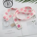 Damen-Stoffgürtel in Cremeweiß mit rosa Blumenmuster und matter Metallschnalle mit Blume - Rosa Blumendruck