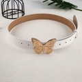 Weißer Damenledergürtel mit eleganter goldener Schmetterlingsschnalle auf weißem Grund - Weiß (Goldener Schmetterling)