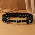 Cintura retrò in pelle PU con borchie argento, anelli e fibbia incisa elegante - Stile di Giunzione del Colore con Fibbia Intagliata Retrò (1398)