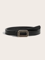 Vue détaillée d'une fine ceinture en cuir noir avec une boucle dorée rectangulaire gravée - Noir Boucle Carrée