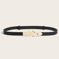 Cintura sottile da donna nera con texture Saffiano e fibbia in metallo dorato su beige - Nero