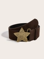 Detailansicht brauner Wildleder-Gürtel mit großer goldener Sternschnalle und Ziernaht - Bronzeschnalle Kaffee