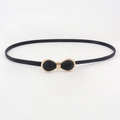Détail d'une ceinture élastique noire élégante avec boucle en forme de nœud doré - Noir