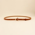 Cinturón clásico de cuero marrón para mujer con hebilla triangular dorada minimalista - Longitud Estándar (HYP19150) / Café Claro