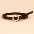 Cinturón fino negro para mujer con hebilla redonda incrustada de elegantes perlas blancas - Estilo Hebilla Redonda con Perlas Fina (HYP19223) / Negro