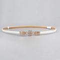 Sottile cintura bianca in pelle PU da donna con fibbia dorata a nodo infinito - Bianco
