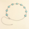 Dettaglio della cintura vintage in argento con pietre turchesi e intagli floreali - Stile Floreale Cavo a Nove Perle (Stile F)
