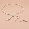 Elegante parelketting voor de taille met zilveren bloemgesp en witte gradiëntparels - Strass Bloem