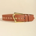 Cintura da donna in pelle marrone con fibbia geometrica dorata e fori di regolazione tondi - Stile cintura cammello