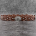 Cinturón de cuero marrón vintage con segmentos de remaches ovalados y hebilla tallada - 105cm / Marrón Rojo