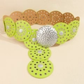 Ceinture large style rétro wasteland avec disques vert citron et boucle en métal martelé - 105cm / Argent Antique Vert