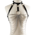 Imbracatura per il corpo in pelle nera gotica con catene e anelli in metallo argento - Stile Imbracatura a Catena Multistrato (HYP19654)