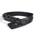 Dettaglio della cintura punk in pelle PU nera con anelli in metallo e rivetti argento - Nero