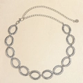 Elegante cintura a catena in argento con anelli ovali intrecciati e ciondolo rosa - Argento