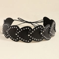 Cintura a cuore nera stile punk Y2K con rivetti argentati e lacci regolabili in vita - Nero