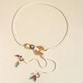 Cadena de cintura trenzada bohemia con piedra turquesa, aro de madera y borlas de colores - Beige