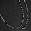 Detail van zilveren golvende heupketting met verstelbare ringen en metalen kraalhanger - Zilver (Figuur 8 Kraal)