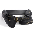 Dettaglio del marsupio vintage in pelle nera con borchie dorate e hardware stile punk - Stile Borsa Rivetto Nero Bronzo (HYP19885)