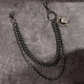 Dettaglio del ciondolo a cappello da cowboy in bronzo sulla catena punk a doppio strato - Argento Antico