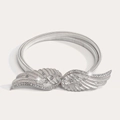 Dettaglio della cintura elastica argentata con fibbia ad ali d'angelo in strass per abiti - Argento (Chiusura ad Ali)