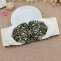 Eleganter weißer elastischer Taillengürtel mit bronzierter Blumenschnalle - Klein / Weiß