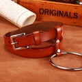 Cintura in pelle cognac con fibbia d'argento e grande anello in metallo da donna - Cammello