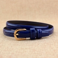 Ceinture fine en cuir verni bleu roi pour femme avec boucle dorée élégante en forme de U - Bleu foncé