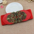 Vintage roter elastischer Taillengürtel für Damen mit bronzener Blumenschnalle und Leder - Klein / Rot