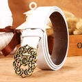 Ceinture femme en cuir blanc avec boucle florale en bronze et gaufrage élégant - Blanc