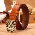 Cintura da donna in pelle ambra con incisioni floreali e fibbia in bronzo antico - Marrone