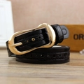 Cintura nera da donna con stelle traforate e fibbia dorata decorativa per jeans casual - Nero